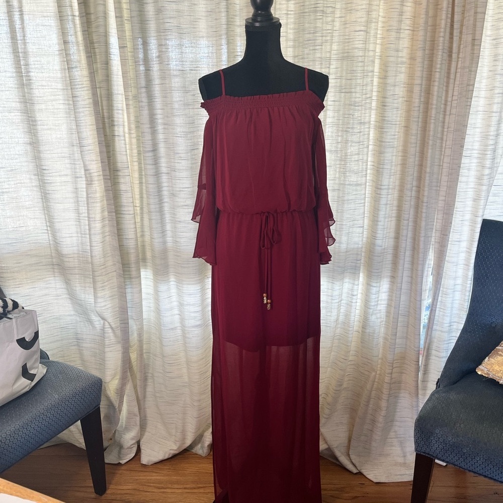 Elegant Burgundy Off-Shoulder Maxi Dress